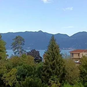With And Montains Views Free Parking Apartment